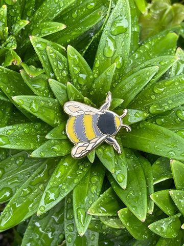 Bee mini pin